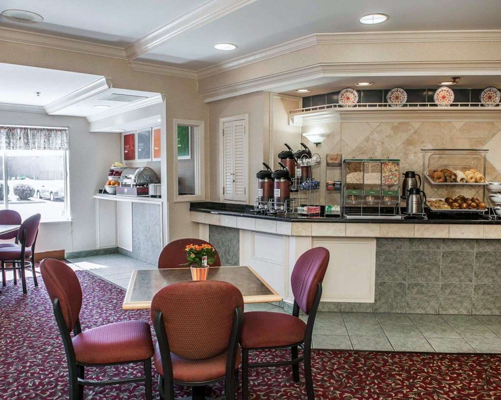 Comfort Suites Lafayette University Area Restoran fotoğraf